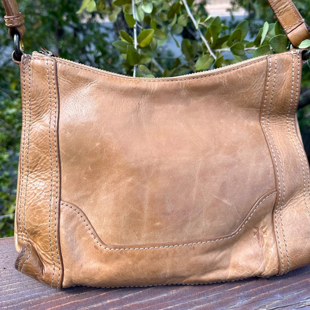Beautiful FRYE leather saddle bag